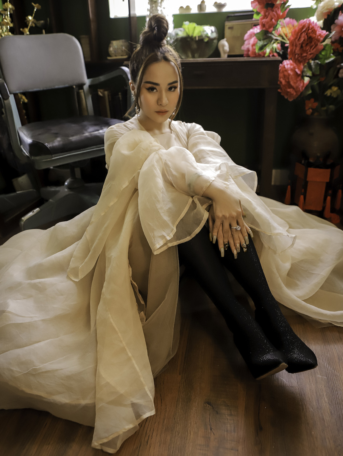 Ca sỹ Ánh Linh trải lòng chuyện bị 'ném đá' khi được Hoài Linh nhận làm con nuôi ảnh 3