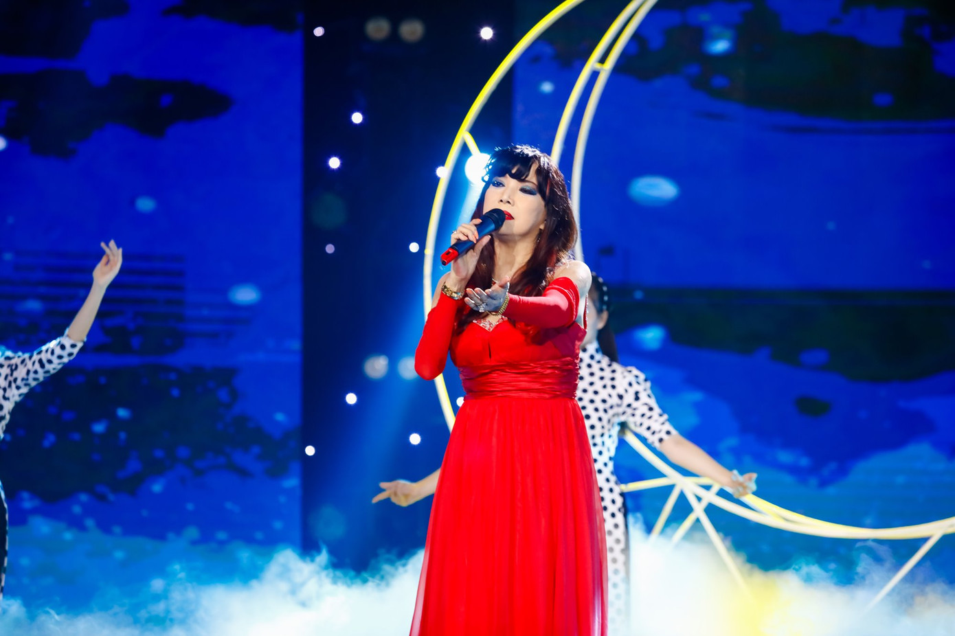 Ông vua dòng phim 'mỳ ăn liền' và những bài thơ được phổ nhạc ảnh 2