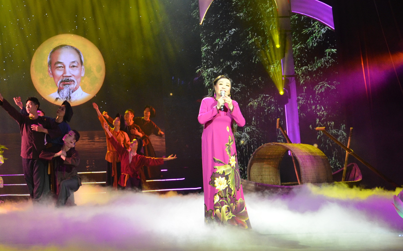 Nghệ sĩ trong nước và quốc tế tham gia chương trình đặc biệt kỷ niệm ngày sinh nhật Bác ảnh 3