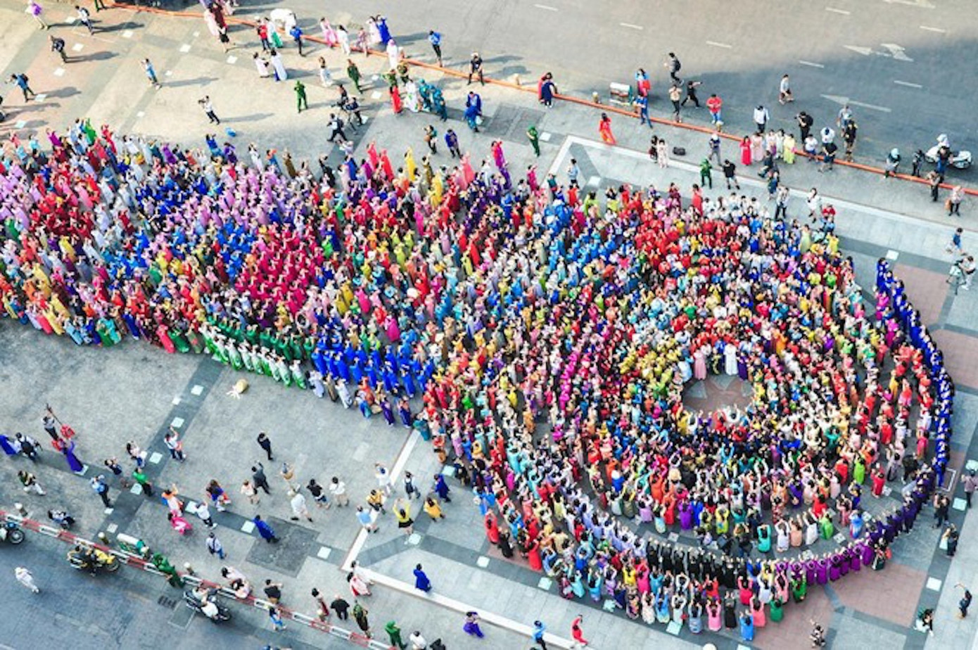 Lễ hội Áo dài TPHCM sẽ được dời sang tháng 4 ảnh 2