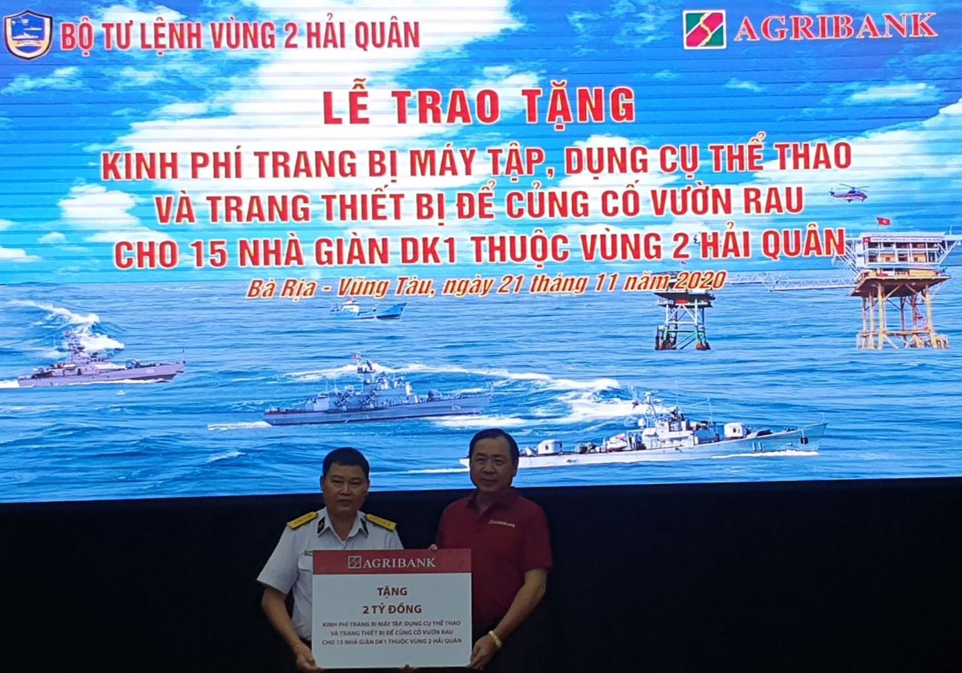 Ngân hàng Agribank tặng máy tập thể thao và máy củng cố vườn rau cho nhà giàn DK1 ảnh 1