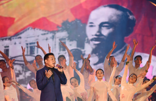 Con trai nhạc sỹ Thế Hiển tiếp bước cha tại chương trình 'Sắt son niềm tin với Đảng' ảnh 2