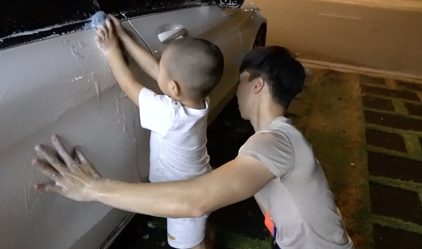 Một ngày cách ly tại nhà của gia đình nghệ sĩ Quốc Nghiệp ra sao? ảnh 2