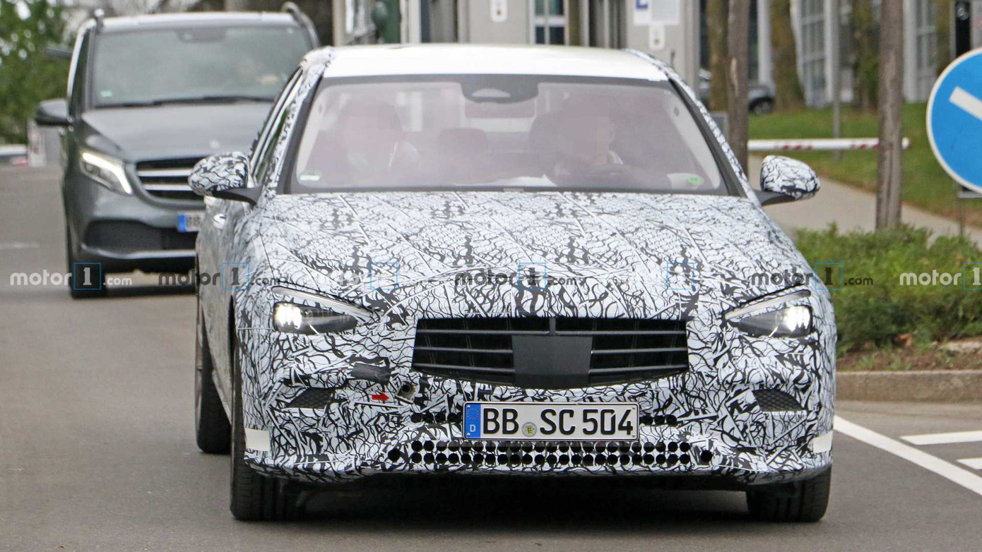 Rò rỉ ảnh chạy thử của Mercedes-Benz C-Class thế hệ mới ảnh 1