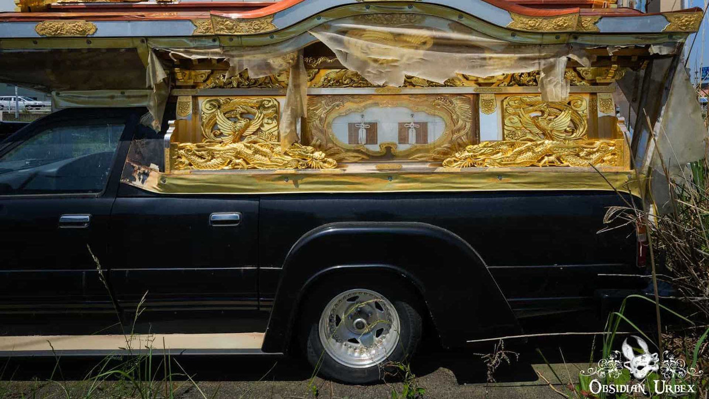 Xe cổ bị bỏ hoang sau vụ nổ hạt nhân ở Nhật Bản ảnh 12