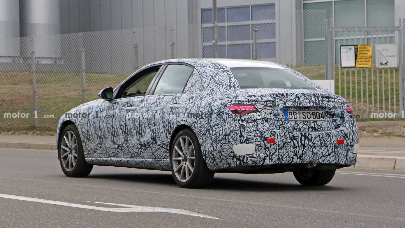 Rò rỉ ảnh chạy thử của Mercedes-Benz C-Class thế hệ mới ảnh 3