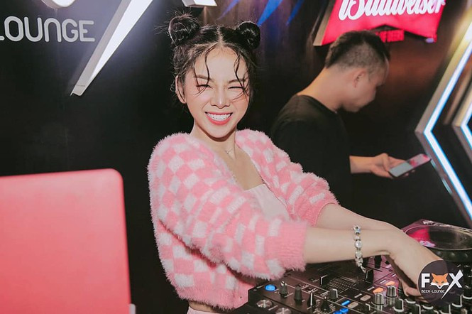 Giữa một rừng nữ DJ bốc lửa, vì sao DJ Mie lại mặc kín đáo trong show “Rap Việt”? ảnh 12