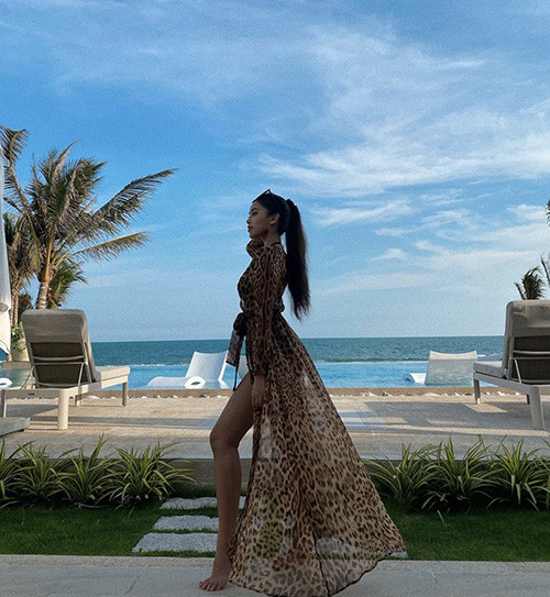 Dù chọn gợi cảm hay kín đáo thì sao Việt vẫn khoe dáng nuột với đồ tắm ảnh 8