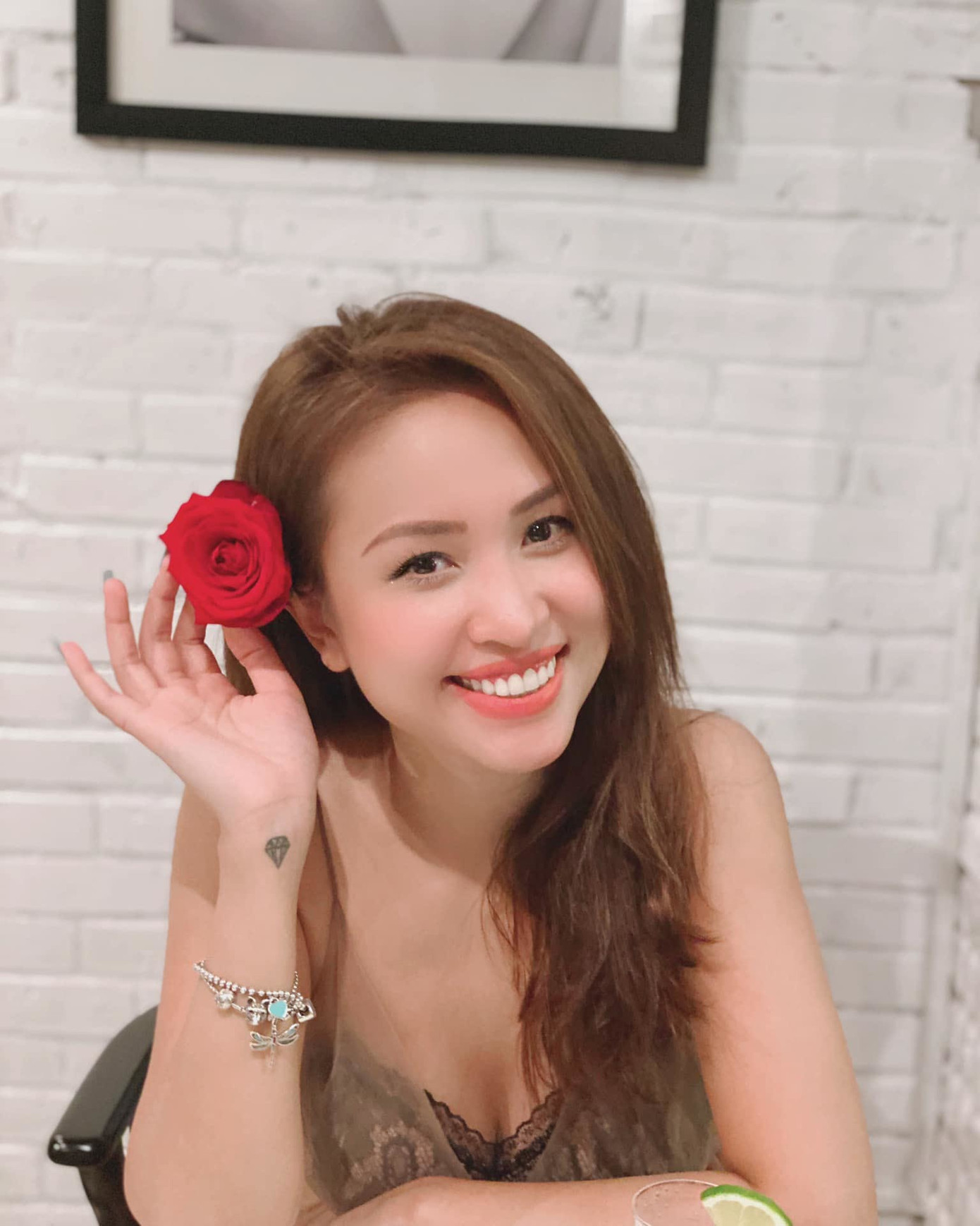 Đã sẵn sàng cho đám cưới nhưng vì dịch COVID-19 bùng nổ, Vân Hugo đành dời hôn lễ ảnh 1