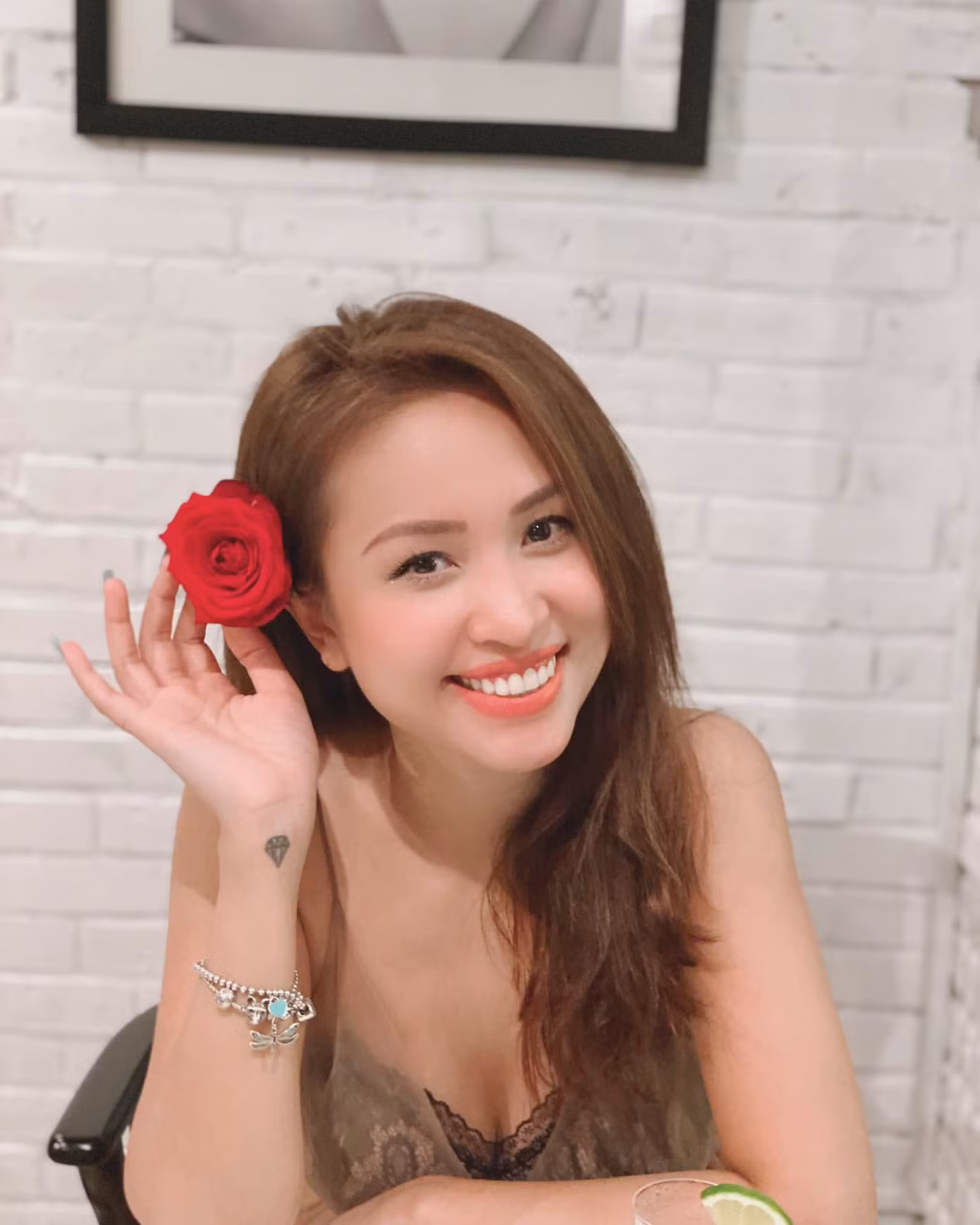 Đã sẵn sàng cho đám cưới nhưng vì dịch COVID-19 bùng nổ, Vân Hugo đành dời hôn lễ ảnh 1