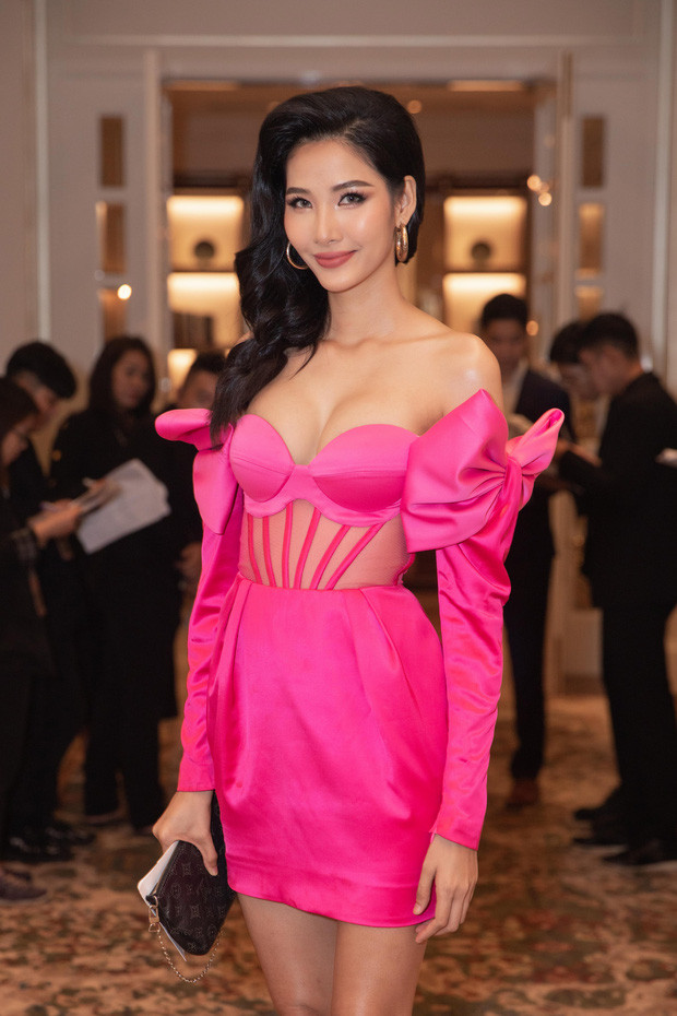 Dù đã thanh minh về bộ đầm hồng trong đám cưới, Hoàng Thùy vẫn bị trừ điểm ảnh 5