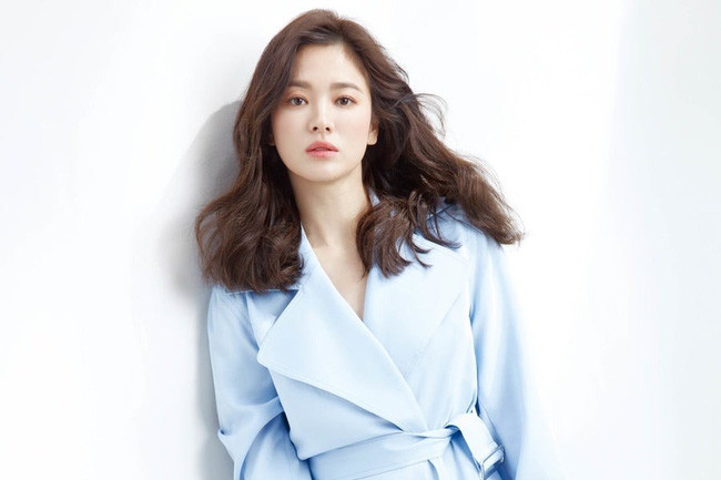 Thử nghiệm phong cách trang điểm ấn tượng, Song Hye Kyo bị chê già và kém sắc ảnh 5