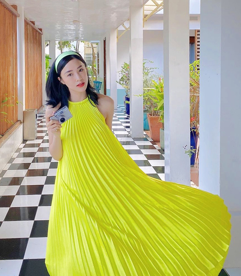 Hàng loạt mỹ nhân V-biz thi nhau diện, chiếc đầm lụa này có gì mà đặc biệt đến vậy? ảnh 12