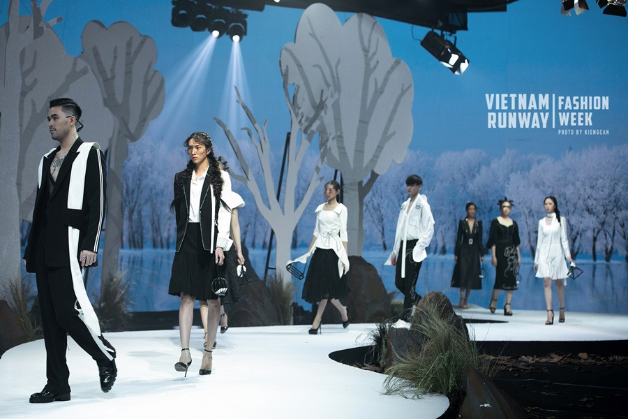 Chẳng "ngán" thế hệ đàn em, siêu mẫu Thanh Hằng chứng tỏ sức hút của "chị đại làng mẫu" ảnh 6