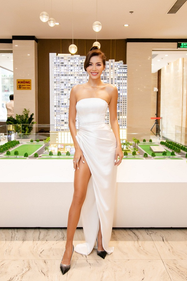 Sau bốn tháng mắc kẹt tại Bali, Minh Tú tái xuất khoe vai trần gợi cảm ảnh 11