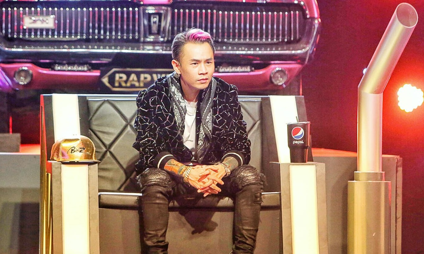 Binz có đáng bị chê trách là biểu diễn ca khúc người lớn trước mặt trẻ em trong quán bar? ảnh 8