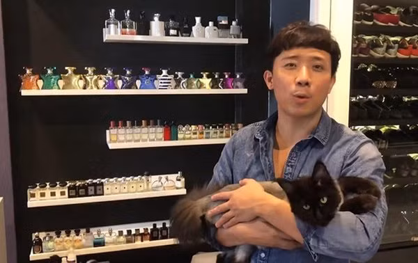 Đu theo trào lưu “lấy gối làm váy”, Trần Thành để lộ kho nước hoa tiền tỉ ảnh 2