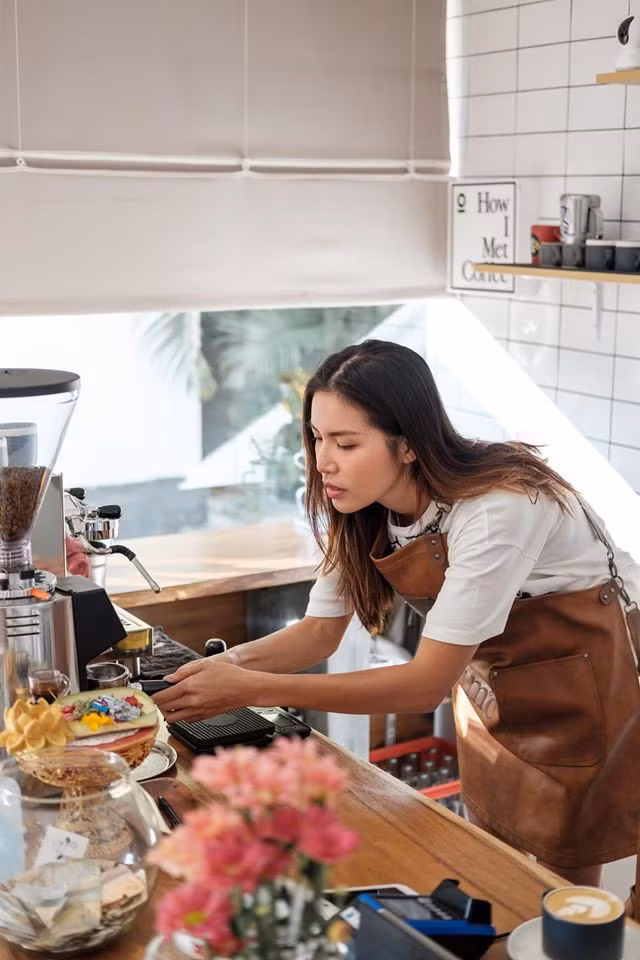 Minh Tú, cô gái vàng trong làng cách ly đã về Việt Nam sau bốn tháng mắc kẹt ảnh 11