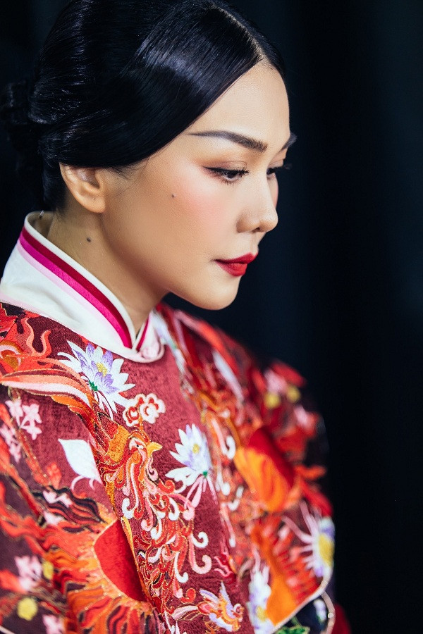 Những con số gây “choáng” về bộ phượng bào mà Thanh Hằng mặc trong phim mới ảnh 8