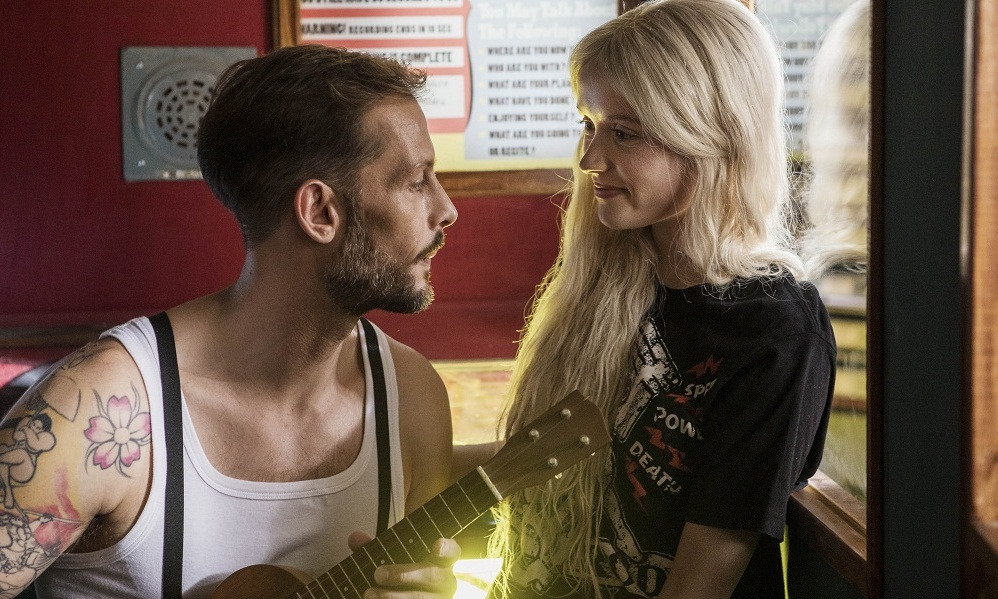 Nàng tiên cá ở Paris, đắm say với chuyện tình ảo mộng nếu lỡ yêu là mất mạng ảnh 4