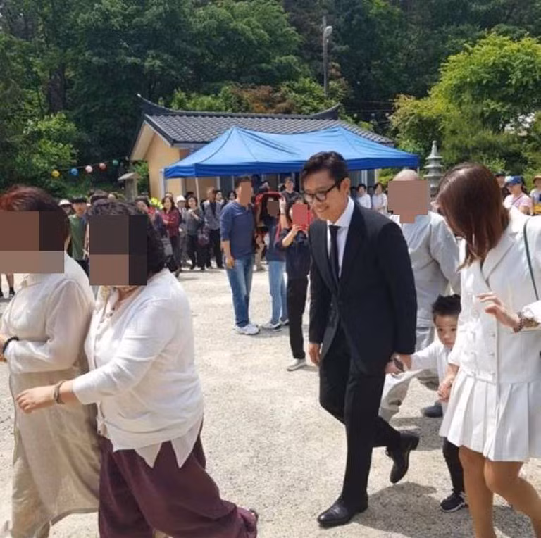 Lee Min Jung nói gì khi chọn cách cắn răng bỏ qua scandal chồng ngoại tình lúc vợ mang bầu ảnh 4