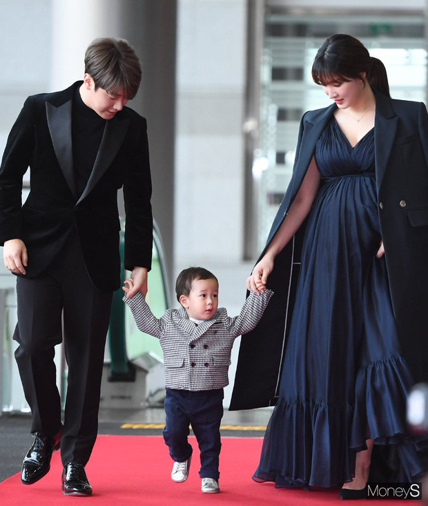 Yulhee, “bà mẹ trẻ nhất K-pop” giảm cân nhanh không tưởng sau khi sinh đôi ảnh 1