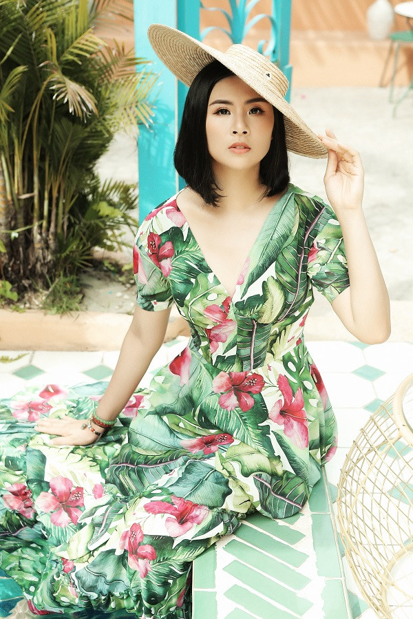 Hiếm hoi lắm mới thấy Ngọc Hân hóa quý cô cổ điển khoe đường cong mềm mại ảnh 8