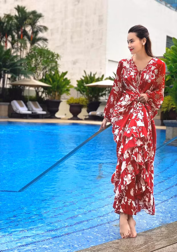 Không thể không trầm trồ trước những bộ váy bầu siêu thời trang của Hồ Ngọc Hà ảnh 6