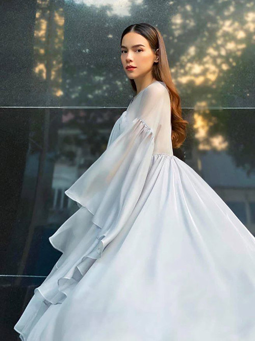Không thể không trầm trồ trước những bộ váy bầu siêu thời trang của Hồ Ngọc Hà ảnh 4