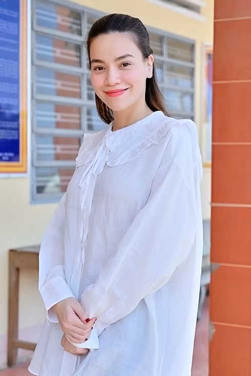 Không thể không trầm trồ trước những bộ váy bầu siêu thời trang của Hồ Ngọc Hà ảnh 7