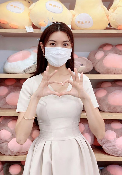 Học ngay sao Việt các tuyệt chiêu phối đồ để đeo khẩu trang mà vẫn sành điệu ảnh 13