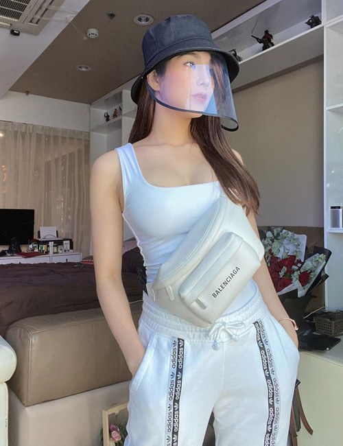 Học ngay sao Việt tuyệt chiêu đội mũ phòng dịch vừa độc đáo vừa an toàn ảnh 3