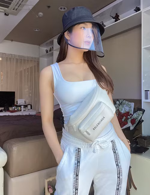 Học ngay sao Việt tuyệt chiêu đội mũ phòng dịch vừa độc đáo vừa an toàn ảnh 3