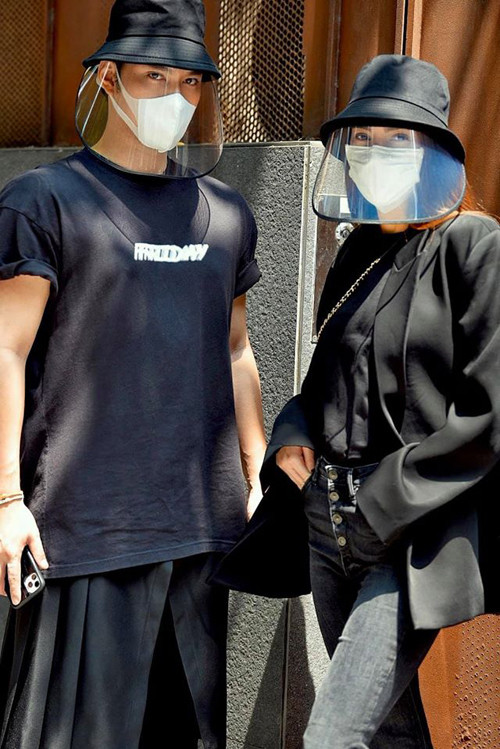 Học ngay sao Việt tuyệt chiêu đội mũ phòng dịch vừa độc đáo vừa an toàn ảnh 2