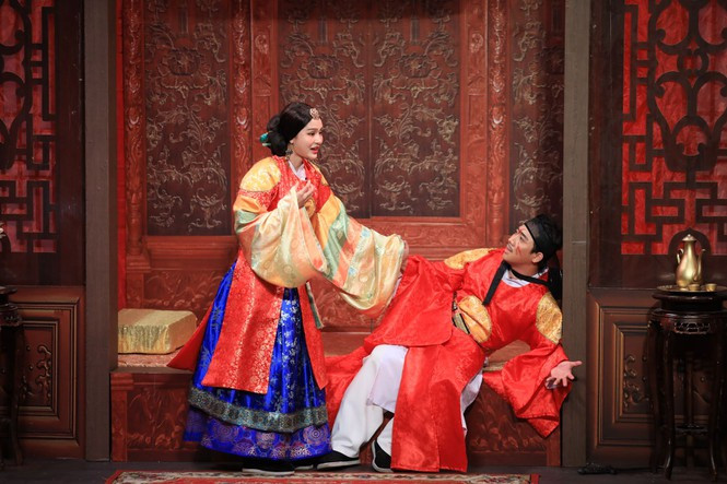 Đến Trấn Thành cũng phải bật cười trước sự ngây ngô của “cung nữ” Hiền Hồ ảnh 1