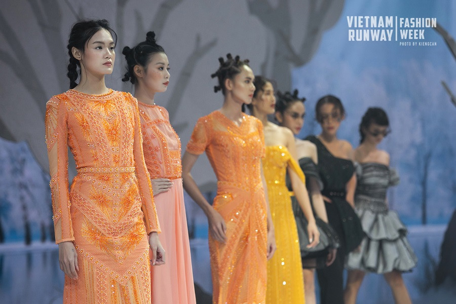 Chẳng "ngán" thế hệ đàn em, siêu mẫu Thanh Hằng chứng tỏ sức hút của "chị đại làng mẫu" ảnh 5