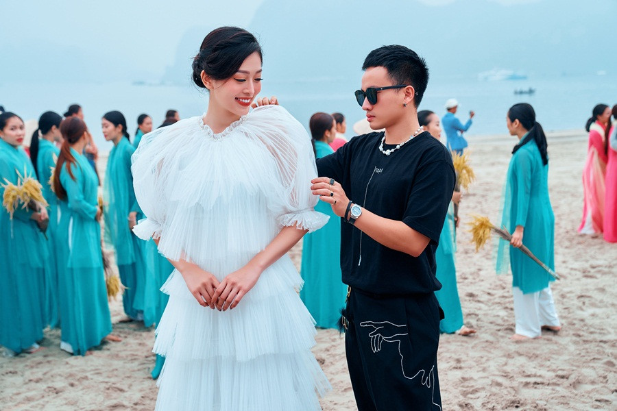 Bí quyết nào giúp Á hậu Phương Nga rạng rỡ khi trình diễn áo dài giữa mùa Đông lạnh giá? ảnh 11