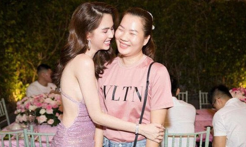 Còn ai sướng hơn trợ lý của Ngọc Trinh: Mặc đồ hiệu, đeo hẳn đồng hồ 4 tỷ đồng ảnh 3