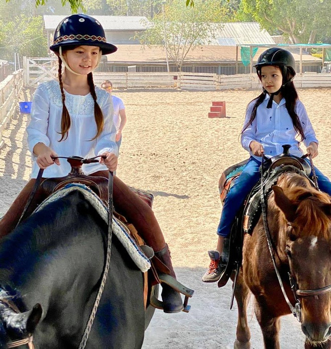 Càng lớn càng xinh đẹp, con gái của Hồng Nhung đúng là mỹ nhân trong tương lai ảnh 4