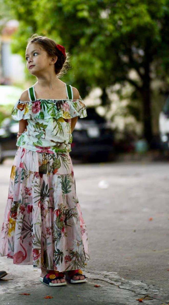 Càng lớn càng xinh đẹp, con gái của Hồng Nhung đúng là mỹ nhân trong tương lai ảnh 3