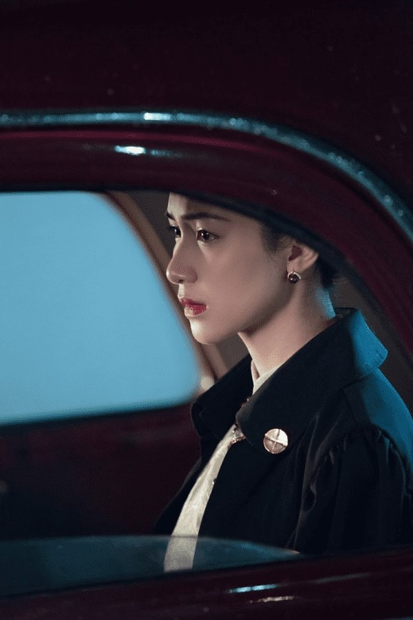 Đã tìm ra nữ diễn viên lỡ hẹn làm Nam Phương Hoàng Hậu trong MV của Hòa Minzy ảnh 1