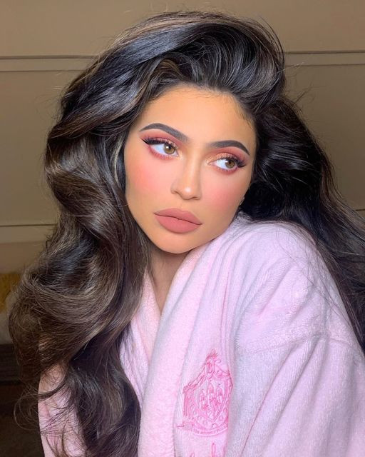 Kylie Jenner lộ bê bối giả mạo giấy tờ, lừa gạt để thành “tỷ phú tự thân” ảnh 2
