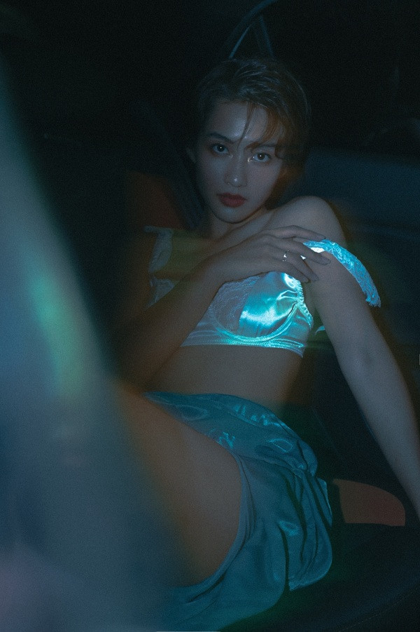 Khả Ngân: “Tôi chọn sexy nhưng không phản cảm, ba vòng chưa chuẩn nhưng không ngại khoe” ảnh 4