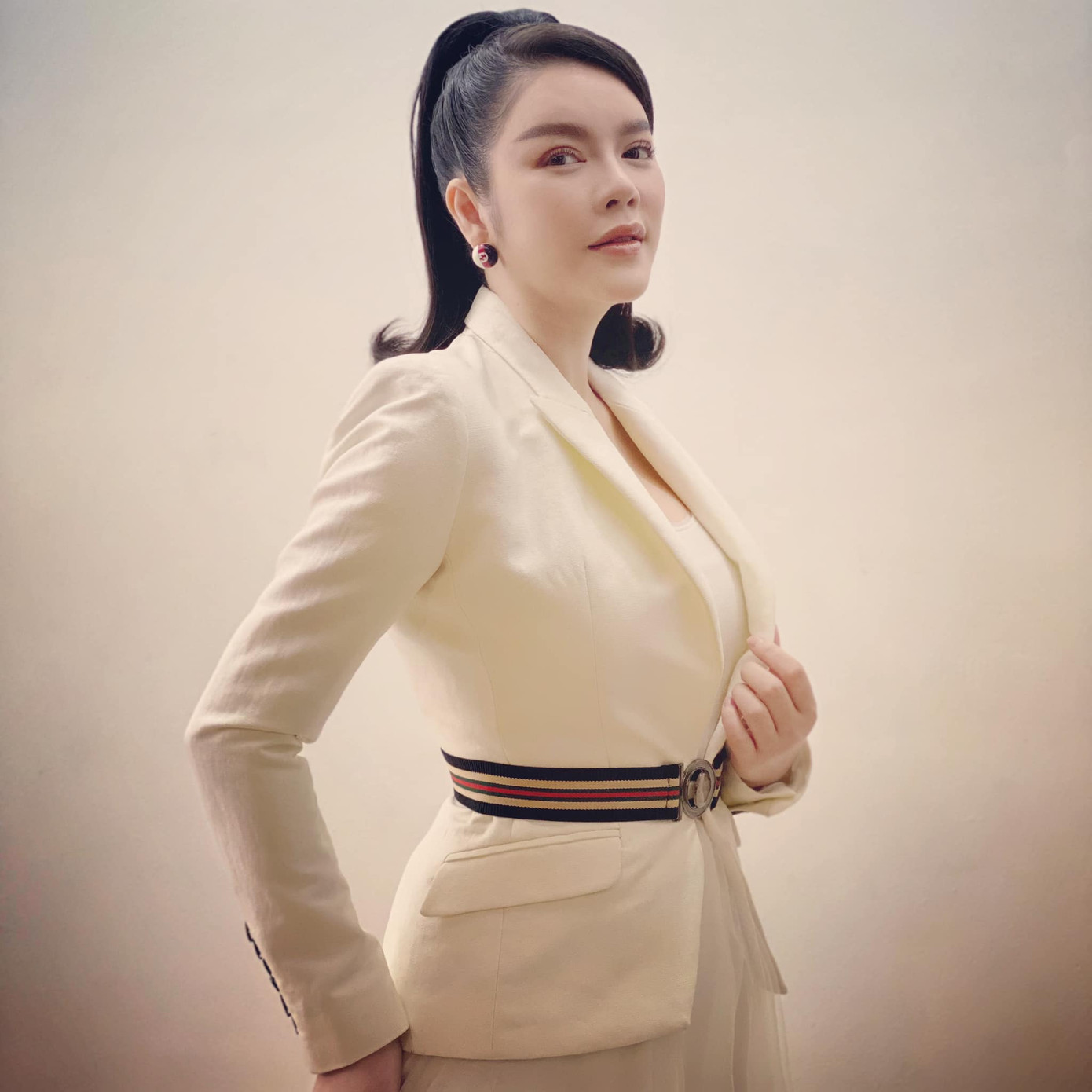 Lý Nhã Kỳ lại gây sốc với màn khoe tài sản táo bạo “Đi ăn trả sổ đỏ thay tiền” ảnh 11