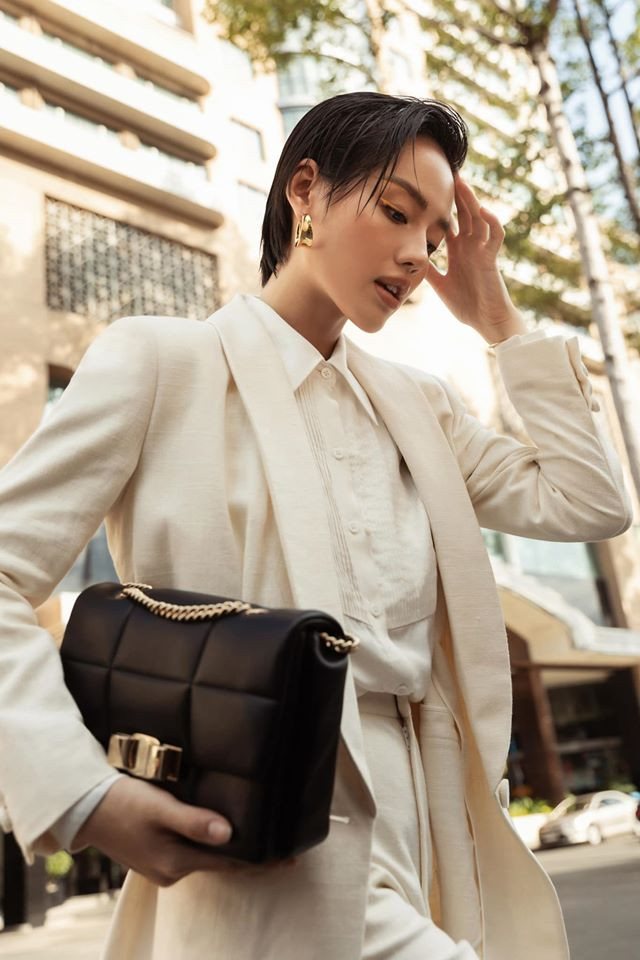 Đỗ Mỹ Linh, Tiểu Vy, Châu Bùi, Tú Hảo đua nhau khoe dáng với “It Bag” ảnh 8