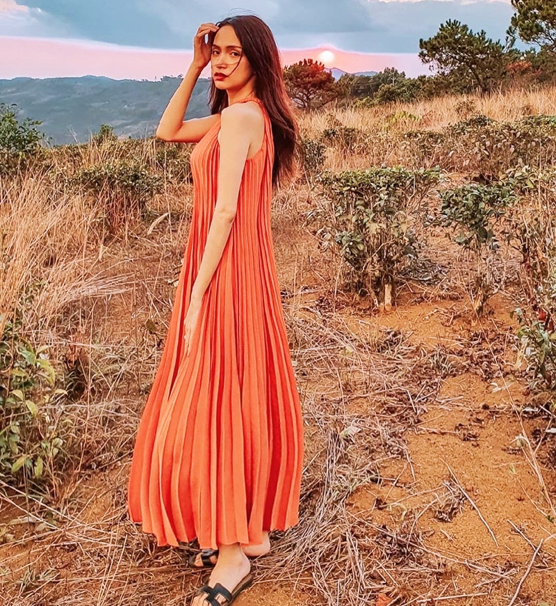 Hàng loạt mỹ nhân V-biz thi nhau diện, chiếc đầm lụa này có gì mà đặc biệt đến vậy? ảnh 5