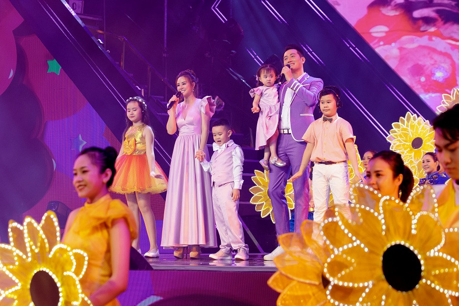 Đã làm mẹ hai con nhưng Vy Oanh vẫn trẻ đẹp xuân sắc như thời con gái ảnh 3