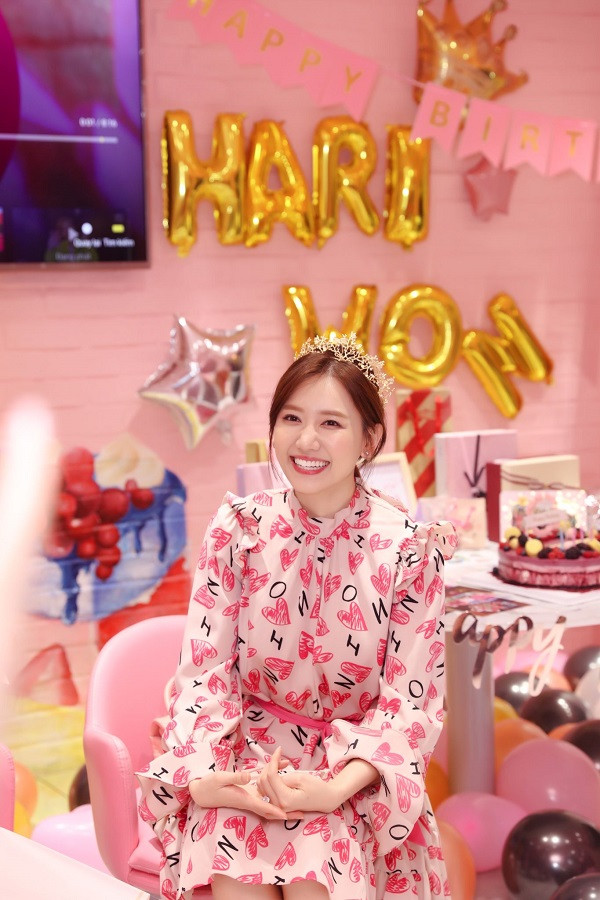 Hari Won xúc động trước món quà sinh nhật sớm từ những người vô cùng đặc biệt ảnh 6