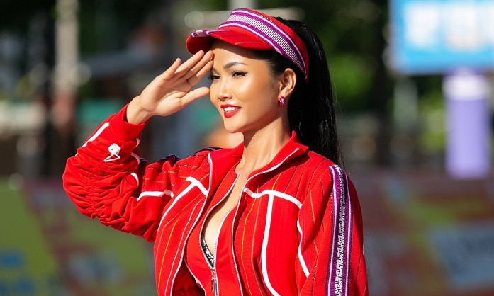 Hoa hậu H’Hen Niê khoe ba vòng nóng bỏng trong trang phục thể thao siêu độc đáo ảnh 3