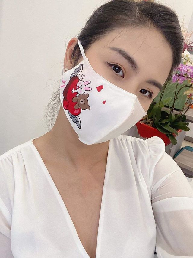 Học ngay sao Việt các tuyệt chiêu phối đồ để đeo khẩu trang mà vẫn sành điệu ảnh 8